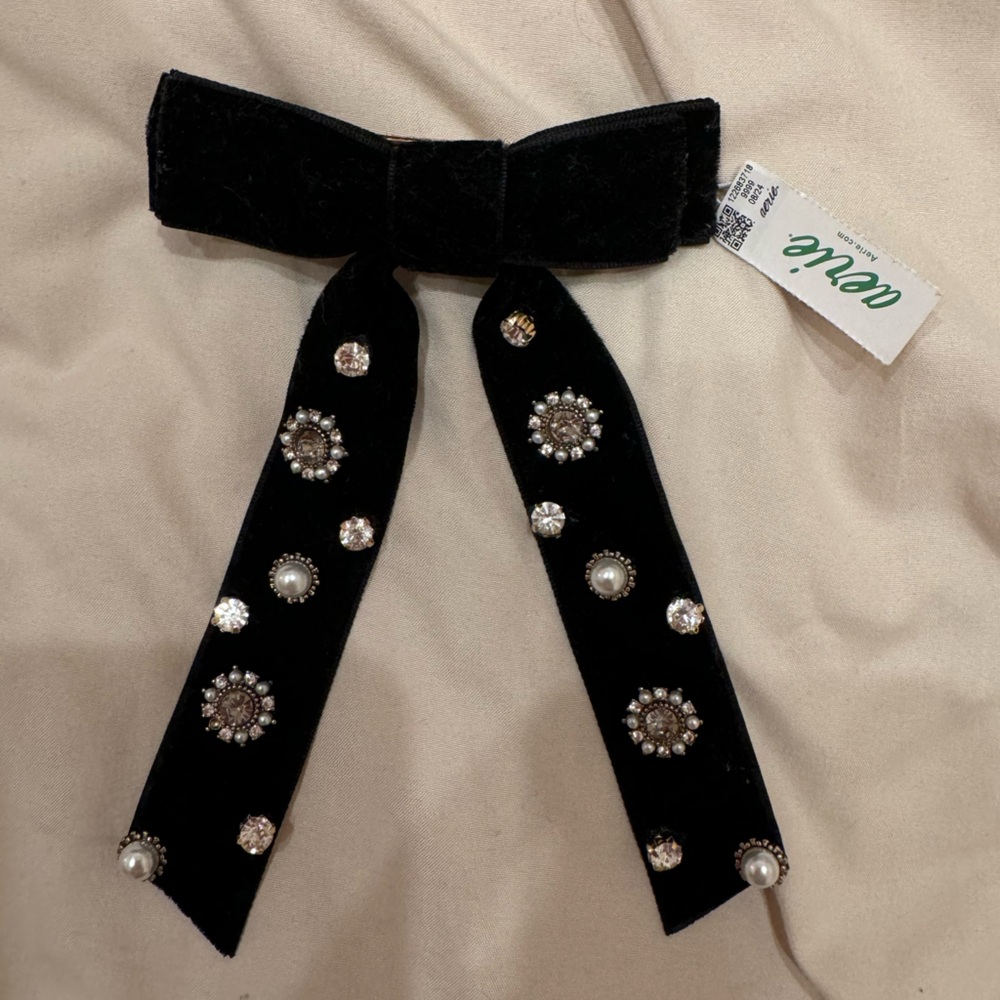 AERIE NWT EMBELLISHED VELVET BOW BARRETE
